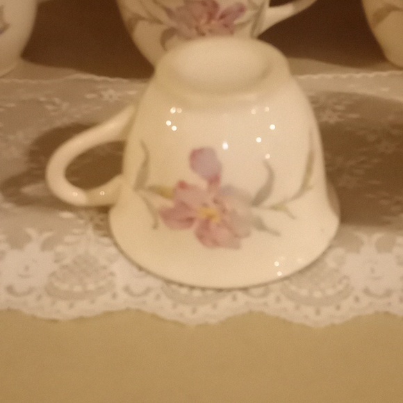 Vintage Universal Cambridge Iris Tea Cup Bundle - 7- 3"  Tea Cups - Picture 6 of 11
